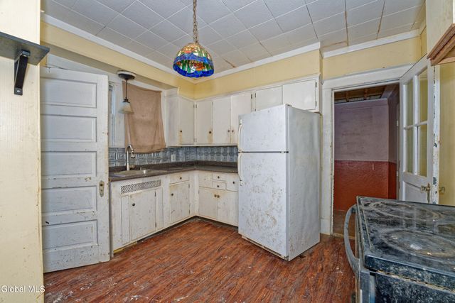 42 N Lake Avenue, Troy, NY 12180