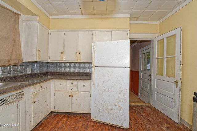 42 N Lake Avenue, Troy, NY 12180