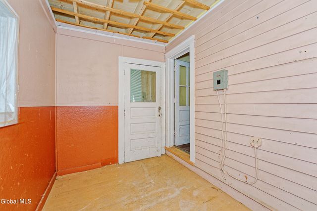 42 N Lake Avenue, Troy, NY 12180