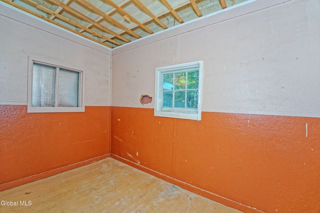 42 N Lake Avenue, Troy, NY 12180