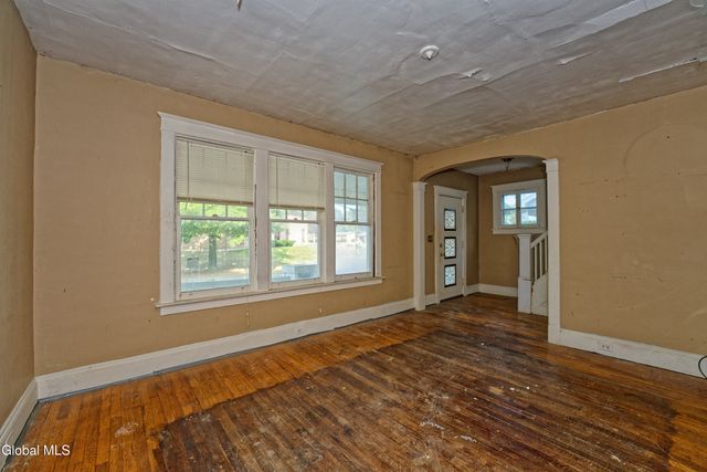 42 N Lake Avenue, Troy, NY 12180