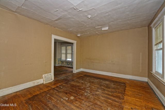 42 N Lake Avenue, Troy, NY 12180