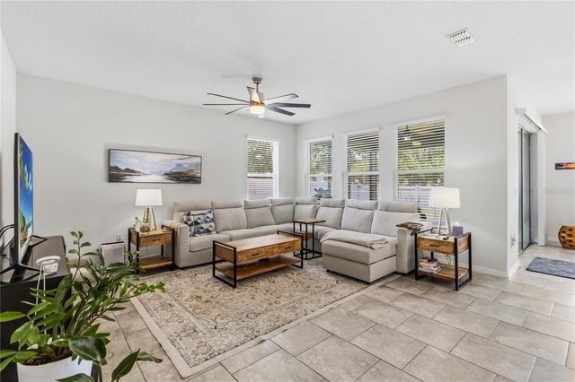 2015 BEACON LANDING CIRCLE, Orlando, FL 32824