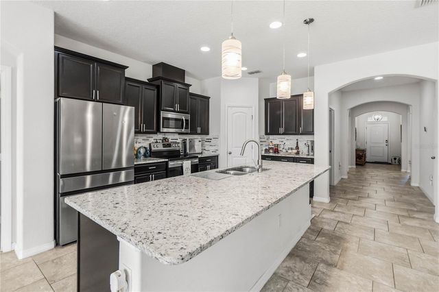 2015 BEACON LANDING CIRCLE, Orlando, FL 32824
