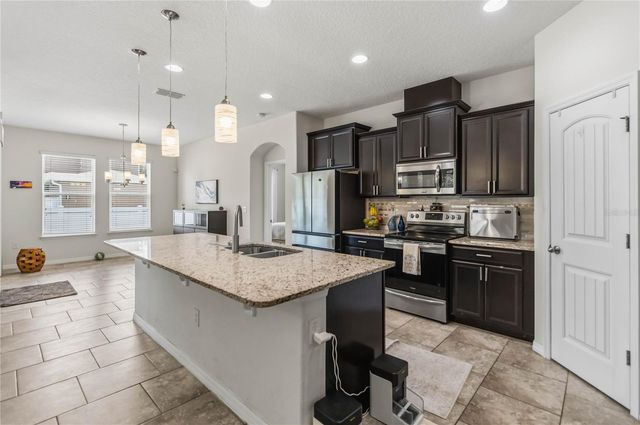 2015 BEACON LANDING CIRCLE, Orlando, FL 32824