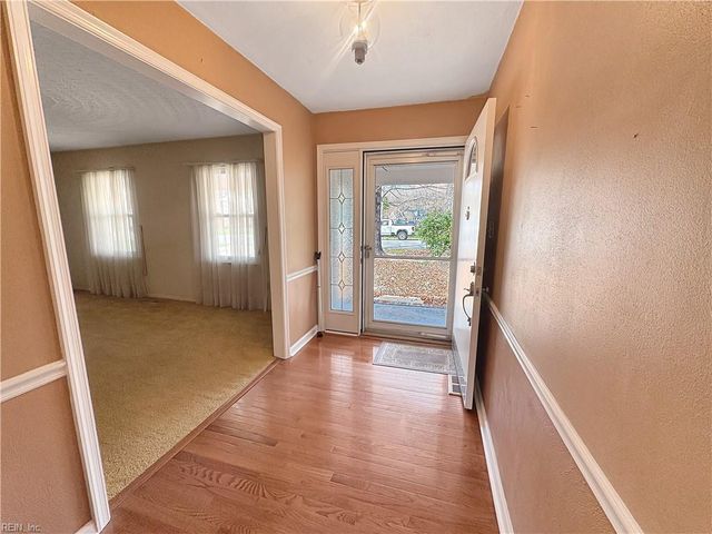 11 Dorothy DR, Poquoson, VA 23662