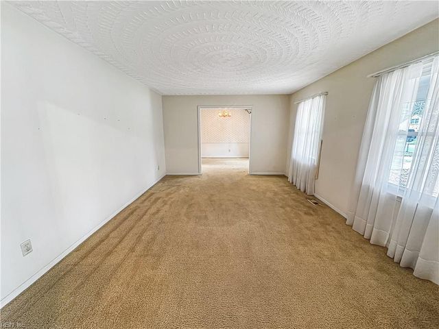 11 Dorothy DR, Poquoson, VA 23662