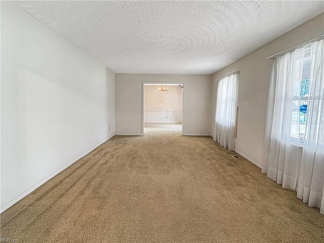 11 Dorothy DR, Poquoson, VA 23662