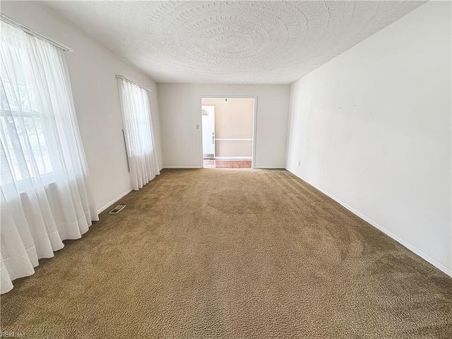 11 Dorothy DR, Poquoson, VA 23662