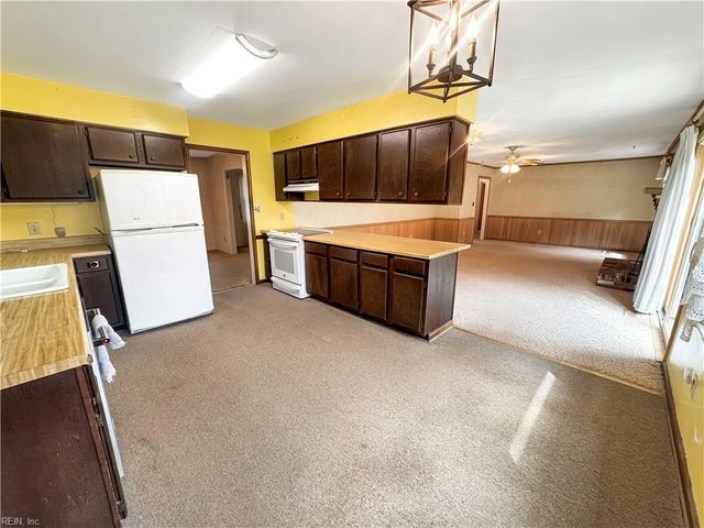 11 Dorothy DR, Poquoson, VA 23662