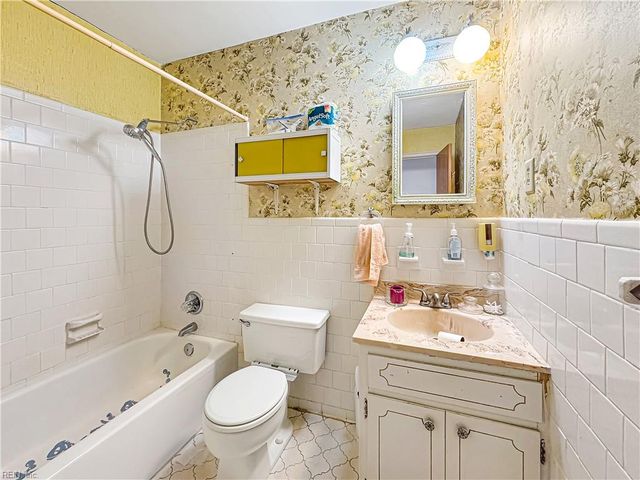 11 Dorothy DR, Poquoson, VA 23662