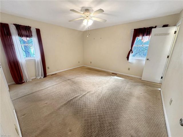 11 Dorothy DR, Poquoson, VA 23662