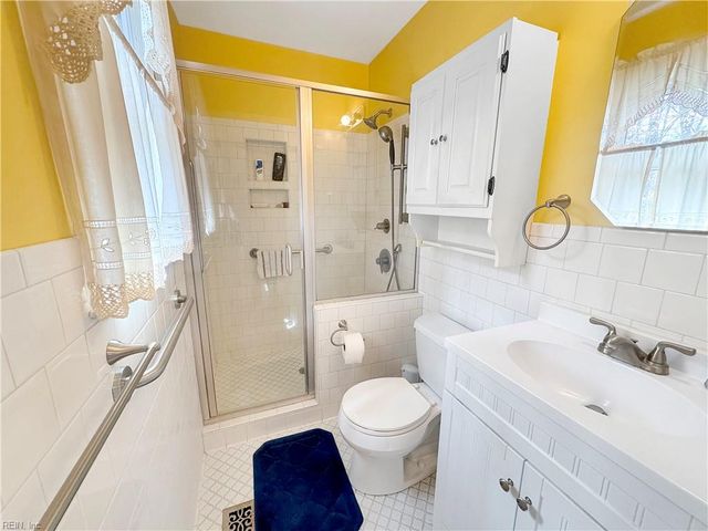 11 Dorothy DR, Poquoson, VA 23662