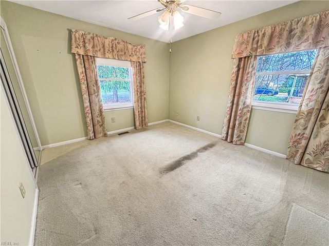 11 Dorothy DR, Poquoson, VA 23662