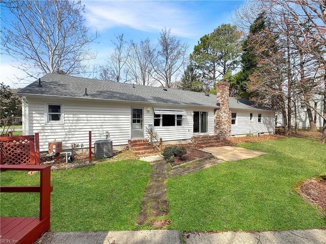 11 Dorothy DR, Poquoson, VA 23662