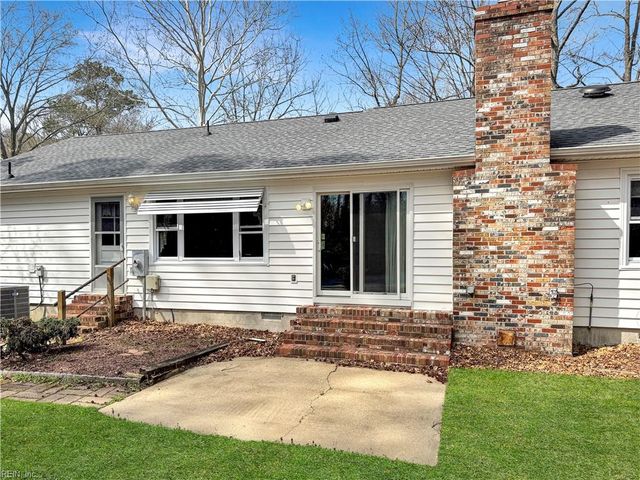 11 Dorothy DR, Poquoson, VA 23662