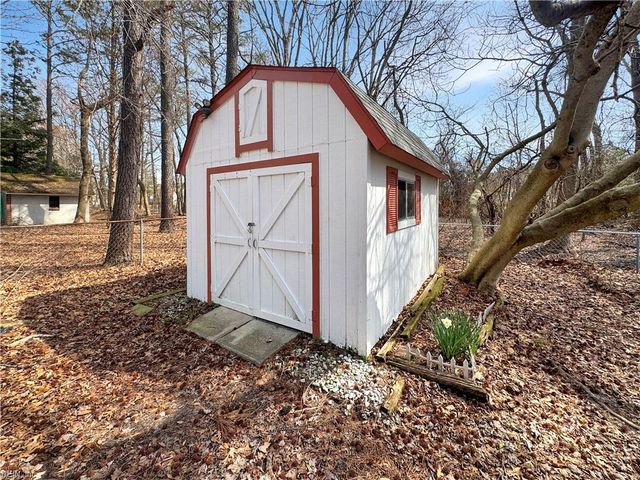 11 Dorothy DR, Poquoson, VA 23662