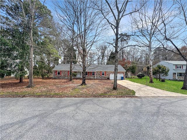 11 Dorothy DR, Poquoson, VA 23662