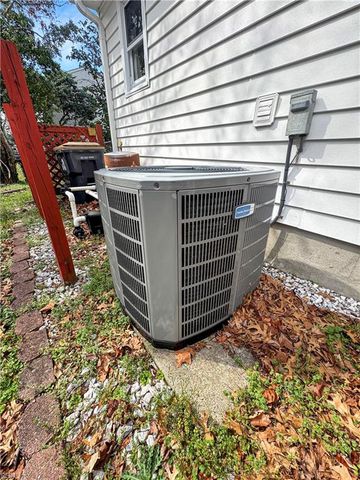 11 Dorothy DR, Poquoson, VA 23662