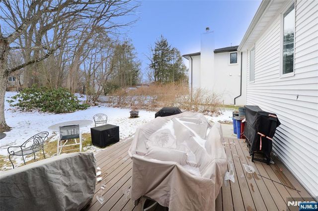 16 Gurney Terrace, Fair Lawn, NJ 07410