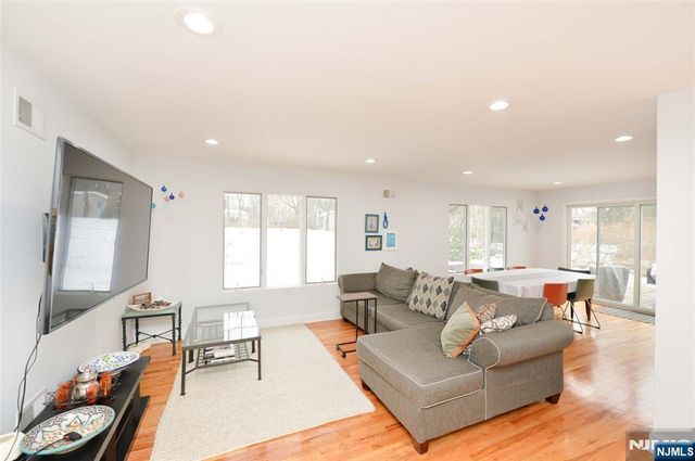 16 Gurney Terrace, Fair Lawn, NJ 07410