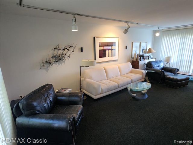 6965 N Adams Road, Bloomfield Hills, MI 48304