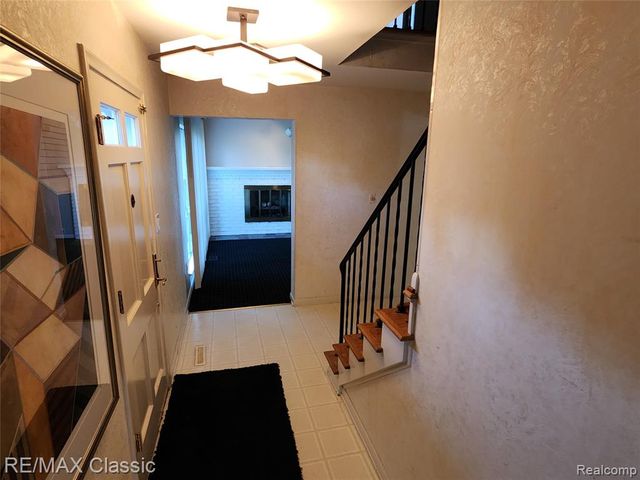 6965 N Adams Road, Bloomfield Hills, MI 48304