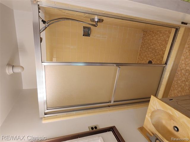 6965 N Adams Road, Bloomfield Hills, MI 48304