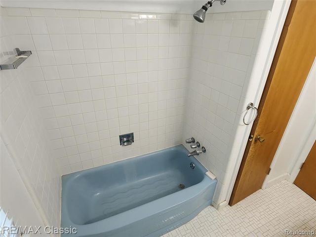 6965 N Adams Road, Bloomfield Hills, MI 48304