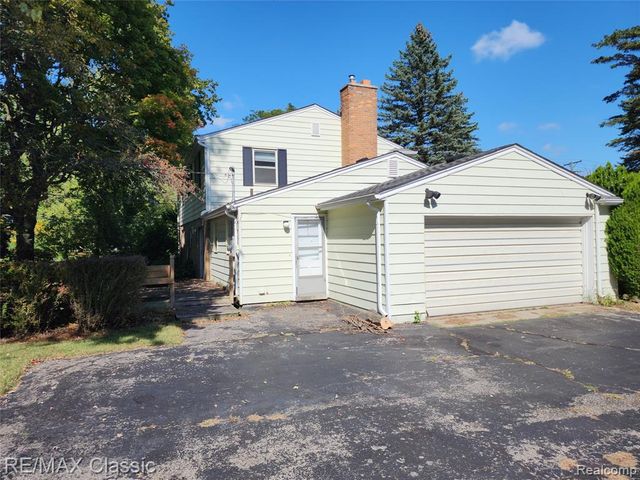 6965 N Adams Road, Bloomfield Hills, MI 48304