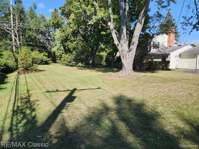 6965 N Adams Road, Bloomfield Hills, MI 48304