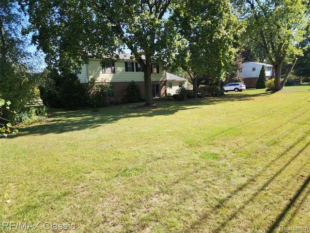 6965 N Adams Road, Bloomfield Hills, MI 48304