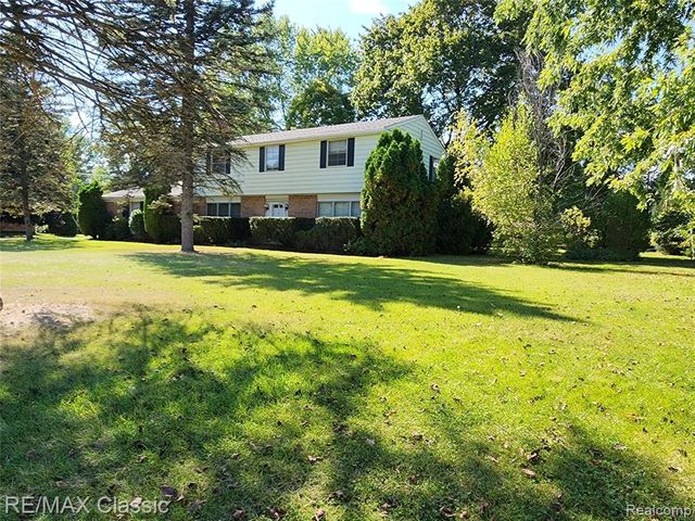 6965 N Adams Road, Bloomfield Hills, MI 48304