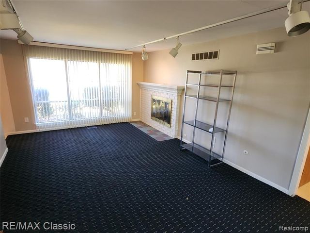 6965 N Adams Road, Bloomfield Hills, MI 48304