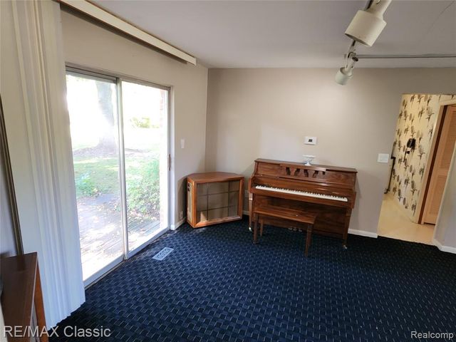 6965 N Adams Road, Bloomfield Hills, MI 48304