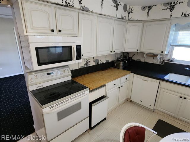 6965 N Adams Road, Bloomfield Hills, MI 48304