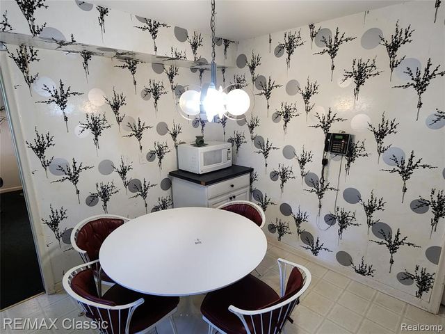 6965 N Adams Road, Bloomfield Hills, MI 48304