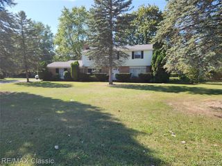 6965 N Adams Road, Bloomfield Hills, MI 48304