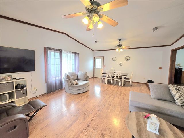 2007 W Huntsville Avenue, Springdale, AR 72762