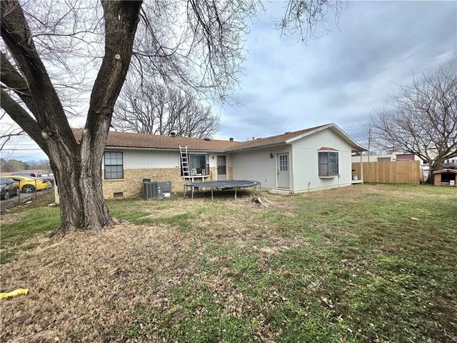 2007 W Huntsville Avenue, Springdale, AR 72762