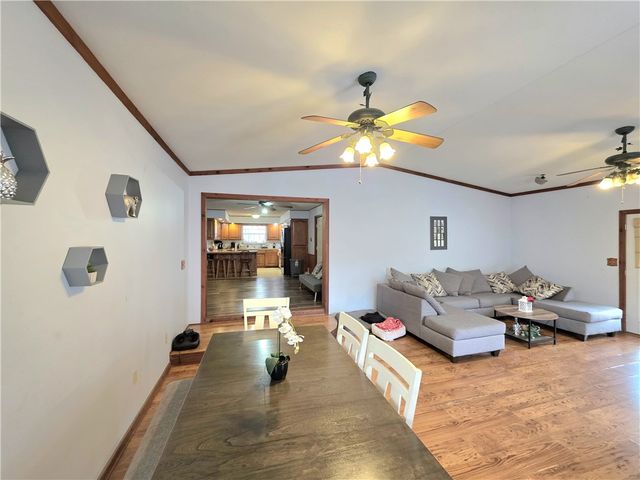 2007 W Huntsville Avenue, Springdale, AR 72762