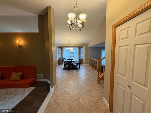 1521 Earle Way, Burnsville, MN 55306