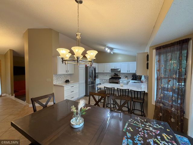 1521 Earle Way, Burnsville, MN 55306