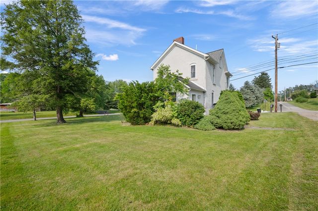 104 Overholt Dr, Scottdale, PA 15683