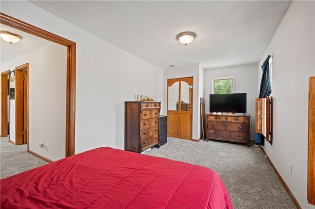 104 Overholt Dr, Scottdale, PA 15683