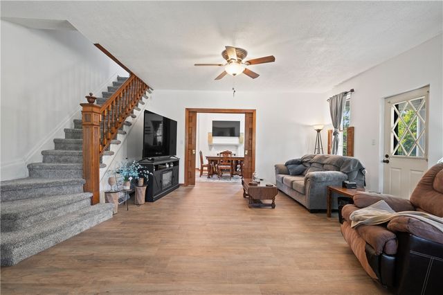 104 Overholt Dr, Scottdale, PA 15683