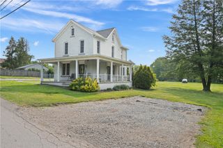 104 Overholt Dr, Scottdale, PA 15683