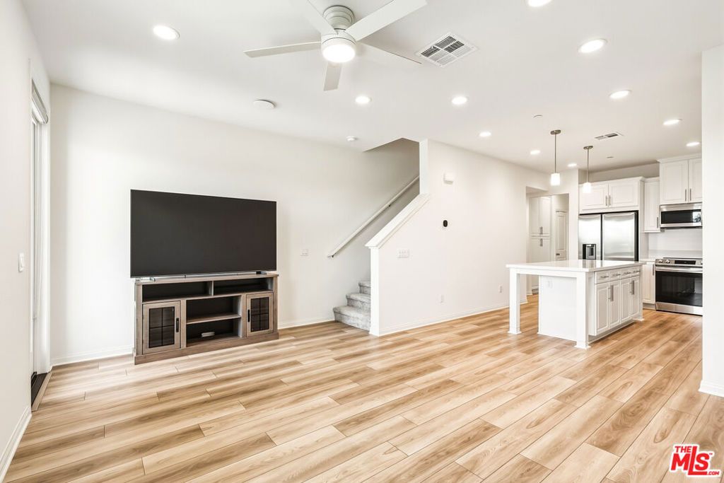 1095 N Harbor Blvd, Anaheim, CA 92801