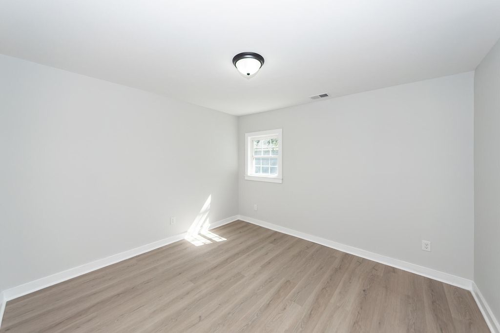 Image 15 of property listing at 2646 Madden Drive, North Charleston, SC 29405