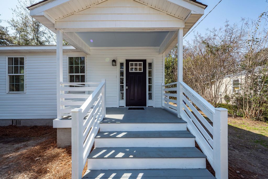 Image 2 of property listing at 2646 Madden Drive, North Charleston, SC 29405